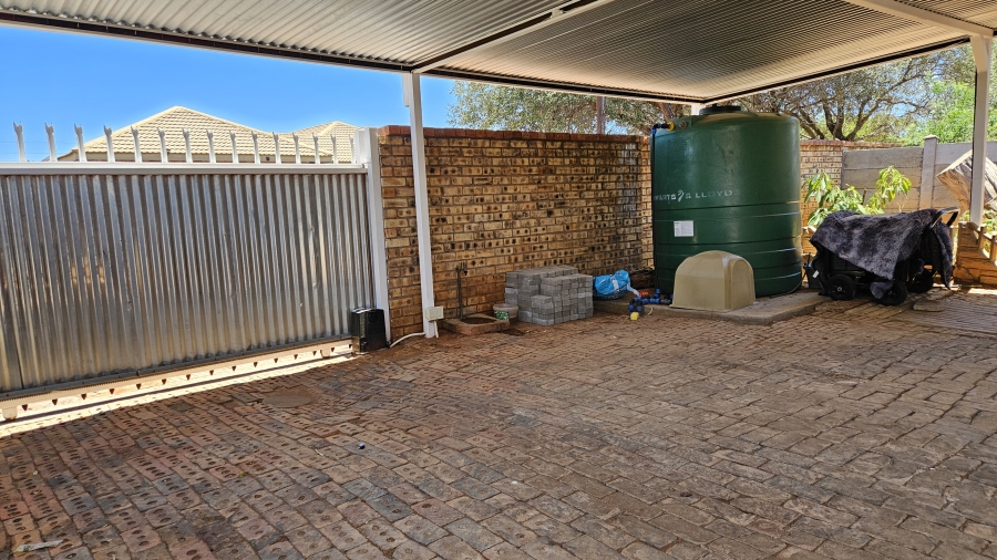 4 Bedroom Property for Sale in Hadison Park Northern Cape